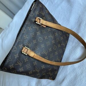 LV Cabas Piano monogram tote. Excellent vintage condition. Perfect size.